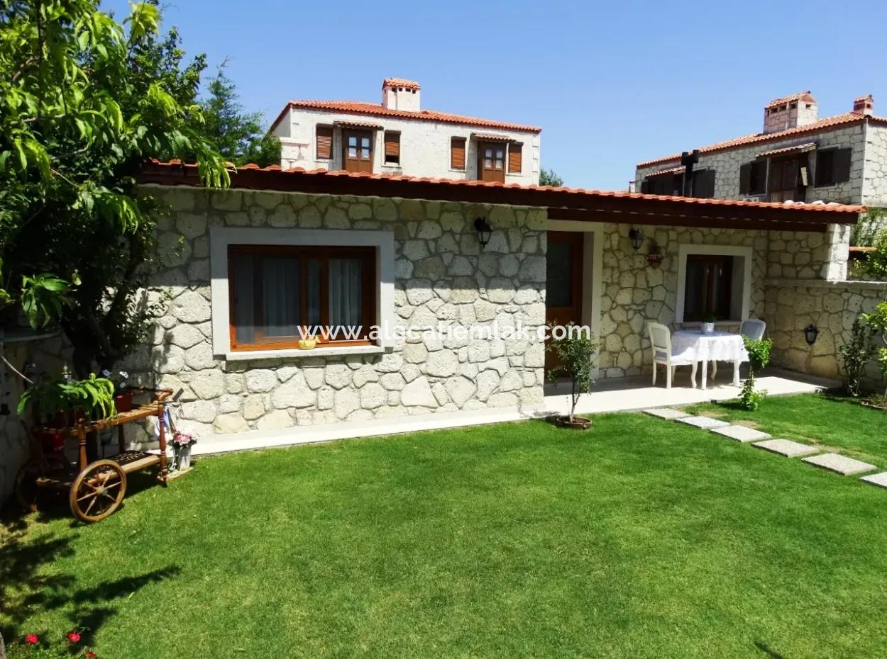 Alaçatı�da Sezonluk Kiralık Müstakil Girişli Taş Ev