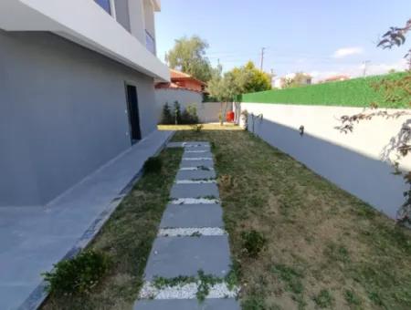 Çeşme Şifne'de Müstakil Havuzlu 4+1 Sıfır Lüx Villa