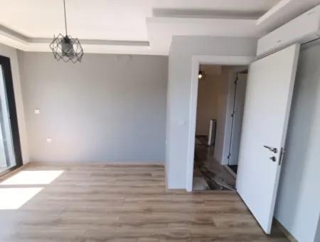 Çeşme Şifne'de Müstakil Havuzlu 4+1 Sıfır Lüx Villa